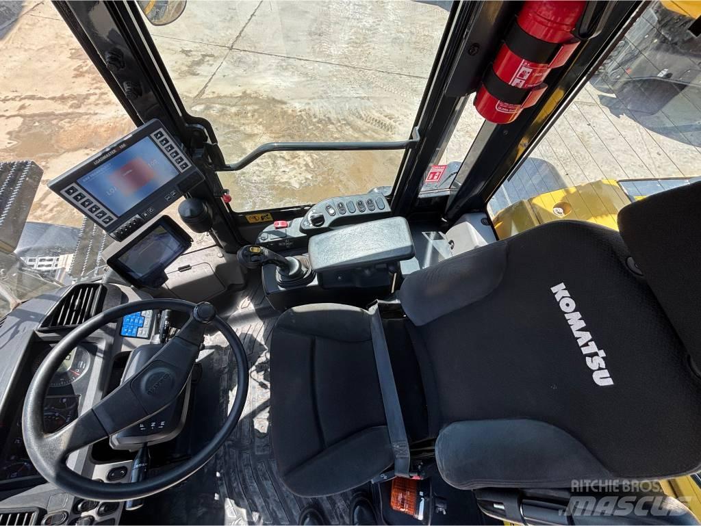 Komatsu WA270-8E0 Wielladers