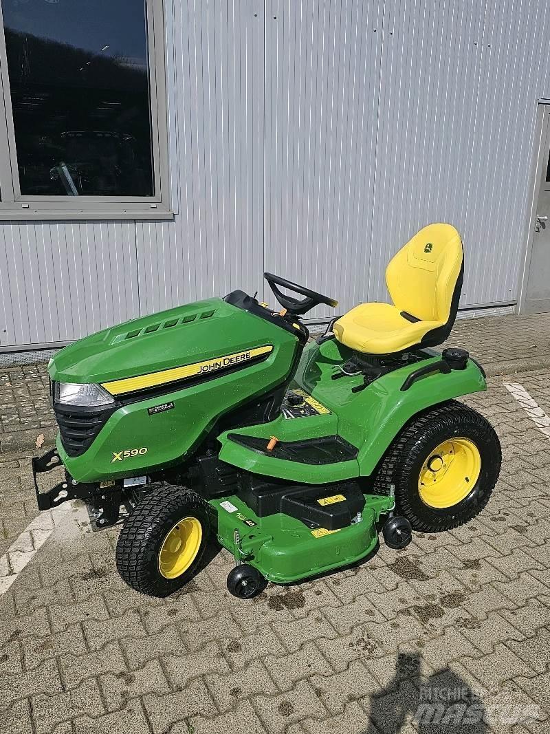 John Deere X590 Maaiers