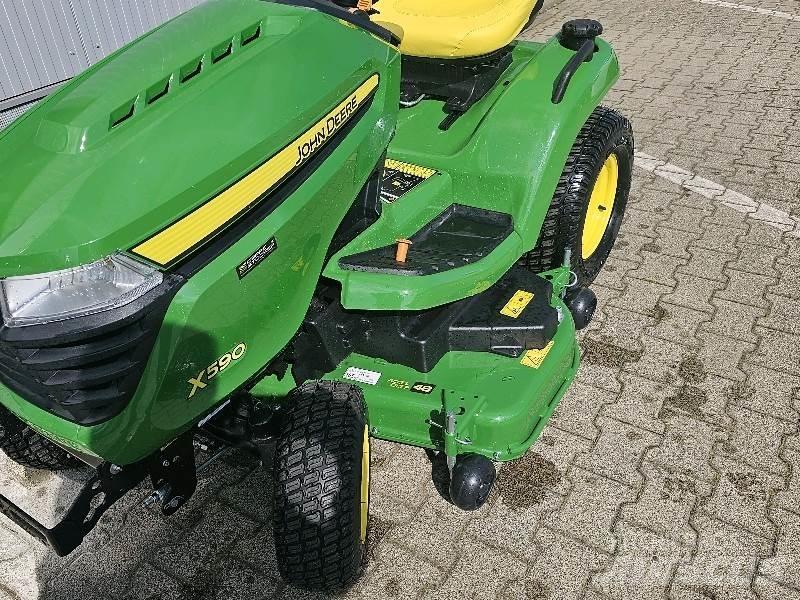 John Deere X590 Maaiers