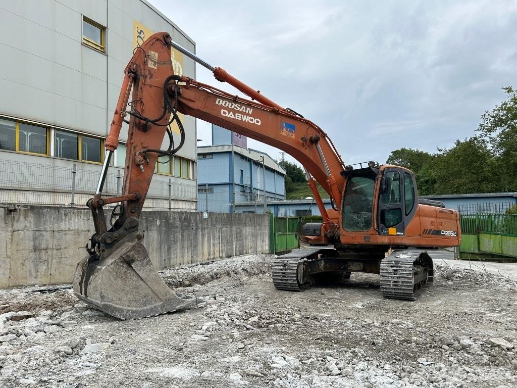 Doosan DX 255 LC Rupsgraafmachines