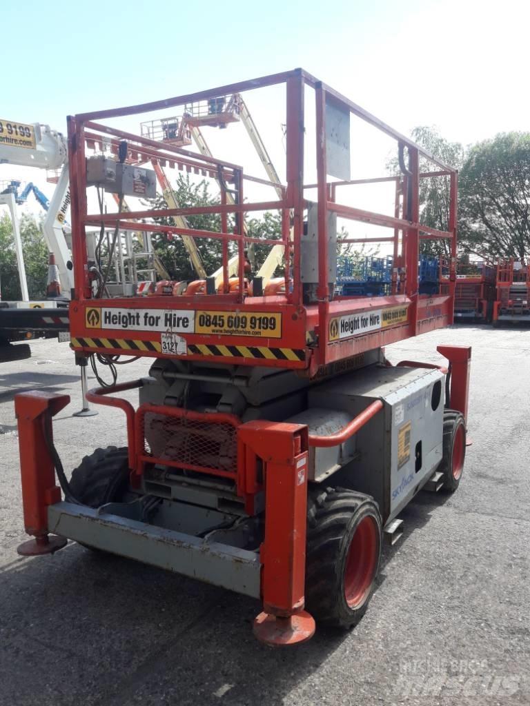 SkyJack SJ 6832 RT Schaarhoogwerkers