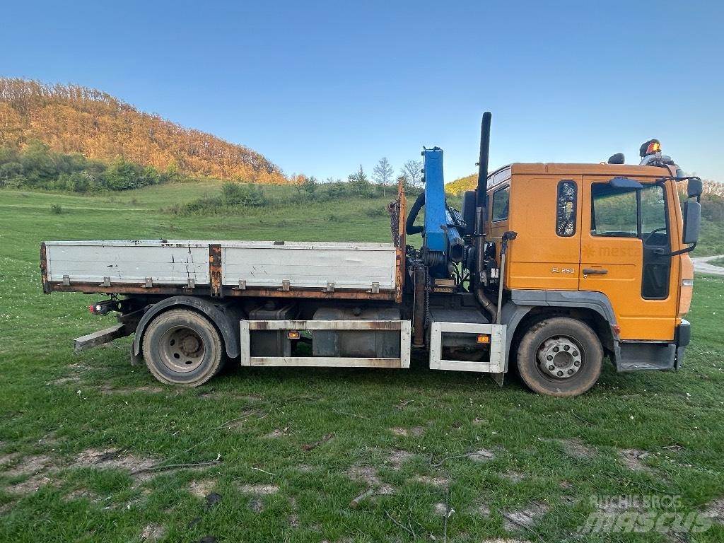 Volvo FL 6 Vlakke laadvloer met kraan