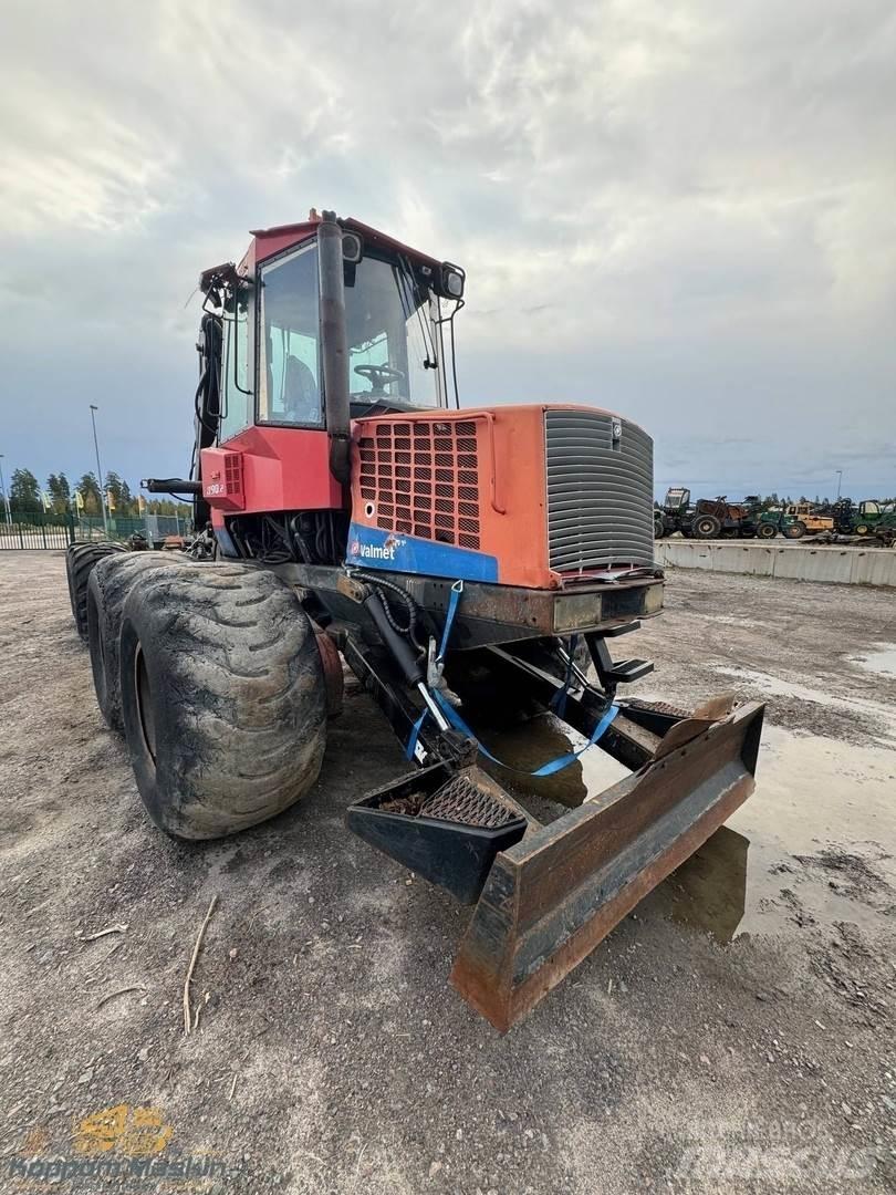 Valmet 890.2 Uitrijwagens