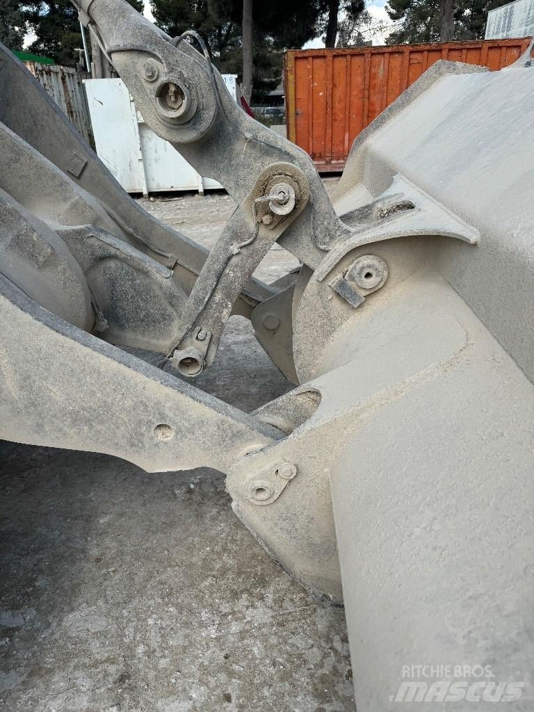 Volvo L 120 F Wielladers