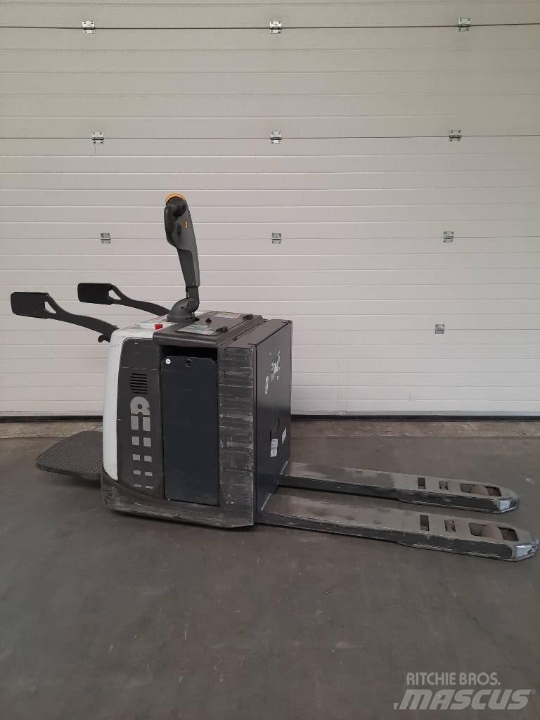 UniCarriers PMR200 Pallettruck met meerij platform