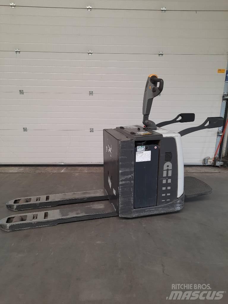 UniCarriers PMR200 Pallettruck met meerij platform