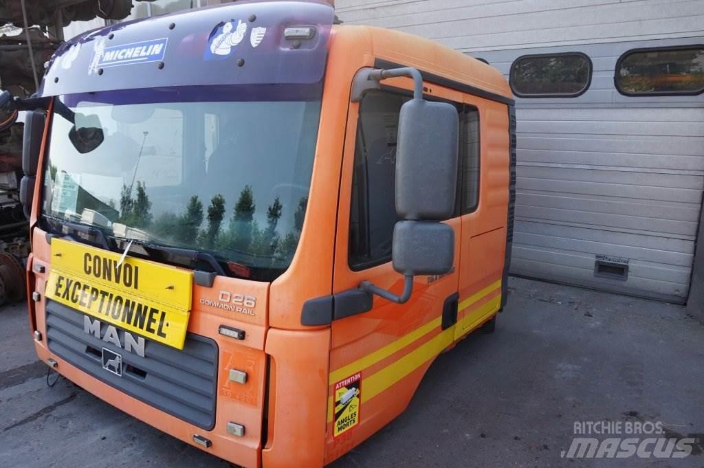 MAN F99L34 TGA Cabine en interieur