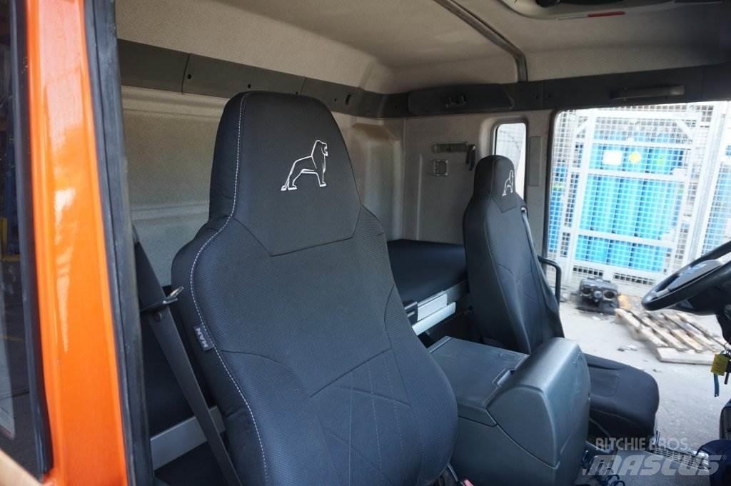 MAN F99L34 TGA Cabine en interieur