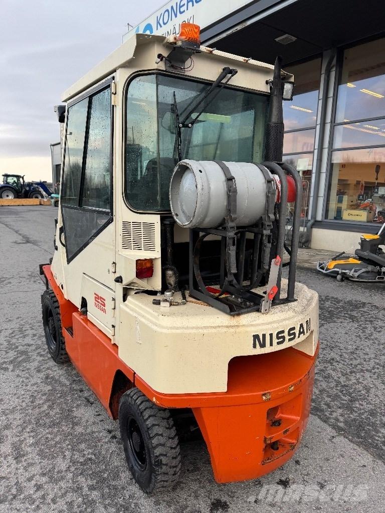Nissan 25 LPG heftrucks