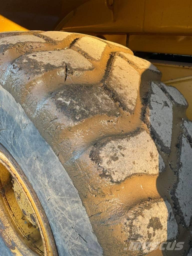 Bell B 30 E Knik dumptrucks