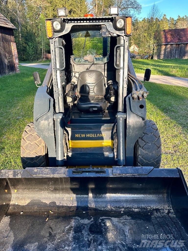 New Holland L 225 Schrankladers