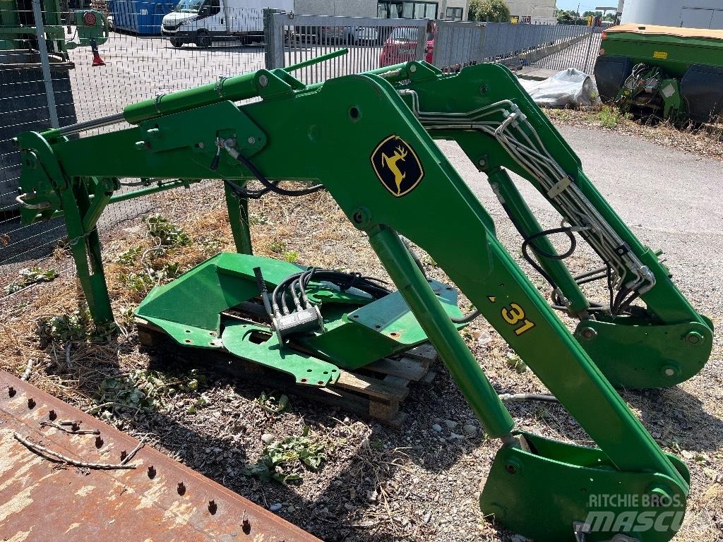 John Deere 731 Voorladers en gravers