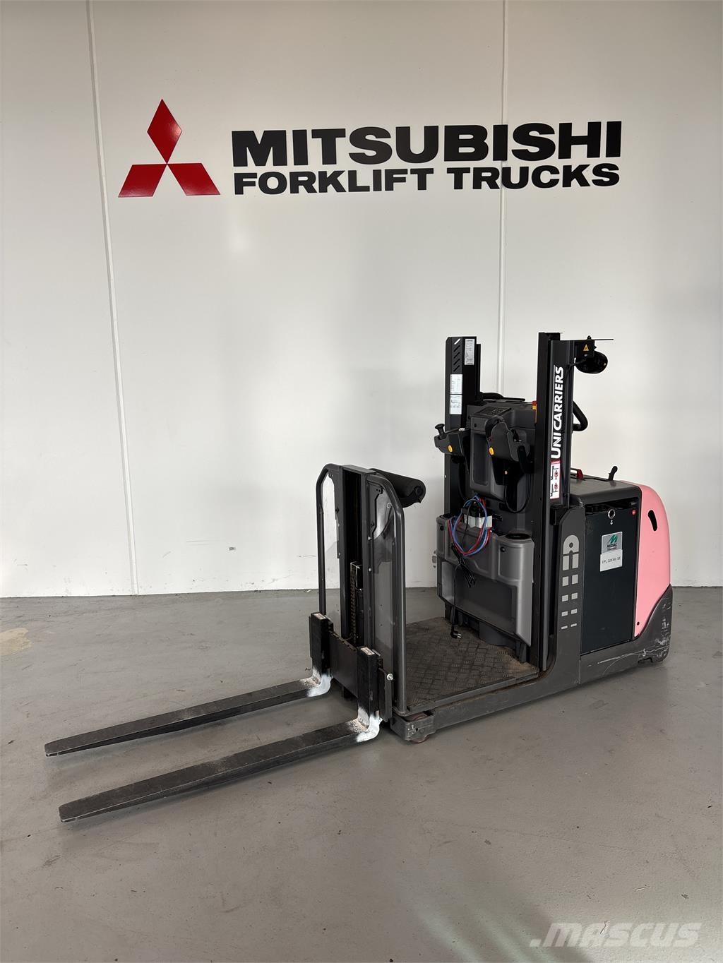 UniCarriers EPL100 Orderpicker voor laag niveau