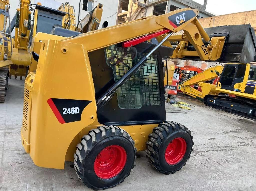 CAT 246D Schrankladers