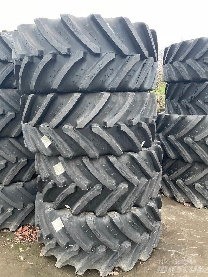 BKT IF 600/70R28 Banden, wielen en velgen