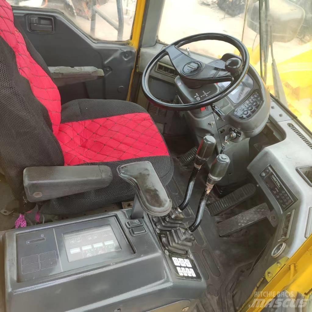 Komatsu WA 600-3 Wielladers