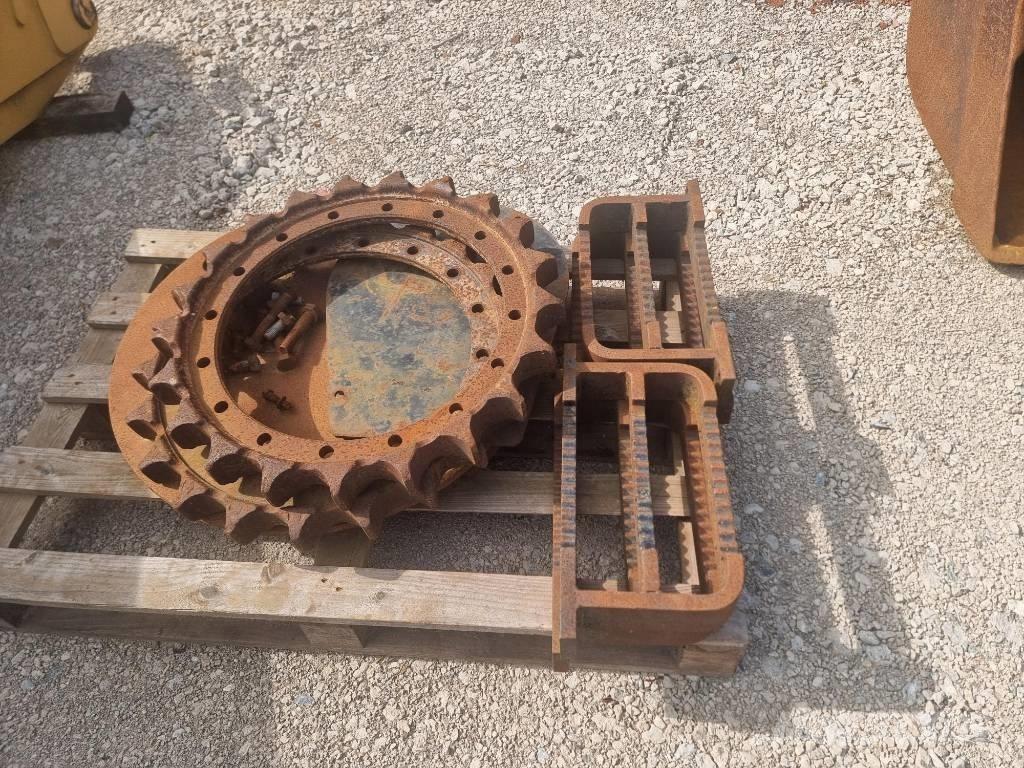 CAT 320 D FOR PARTS Rupsgraafmachines