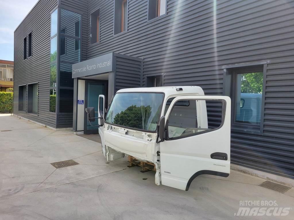 Mitsubishi Fuso "C" Cabine en interieur