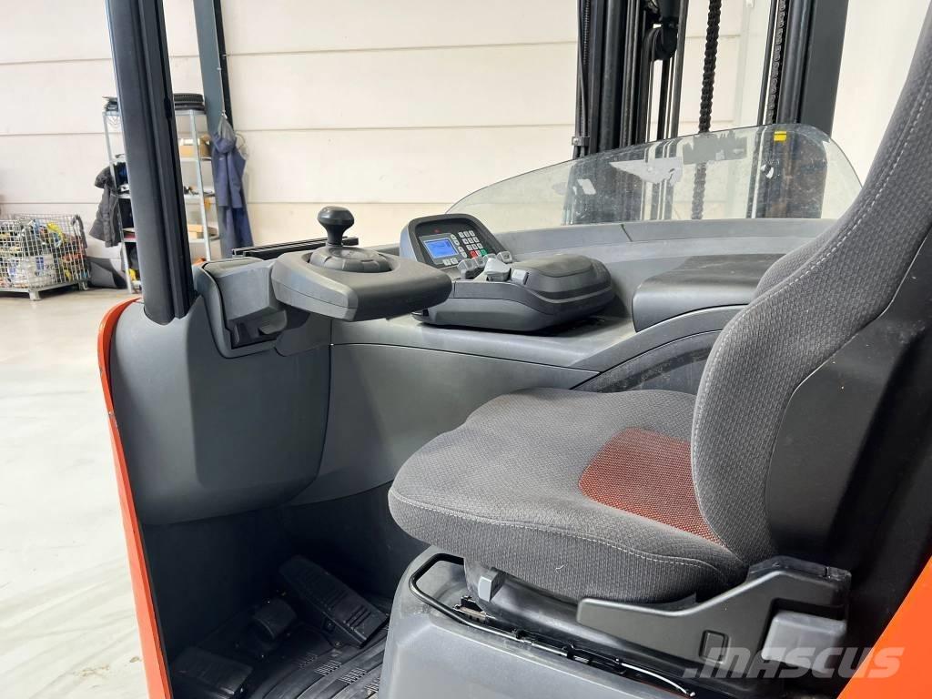 BT RRE160 Reachtruck voor hoog niveau