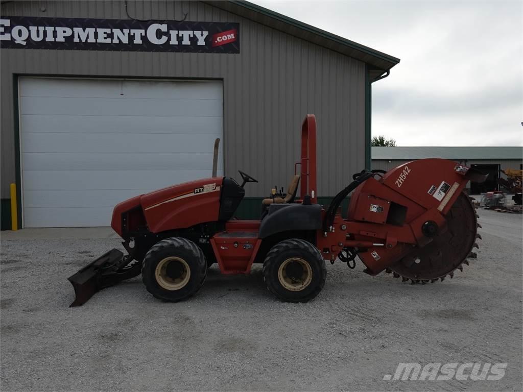 Ditch Witch RT55 Steen en betonzagen