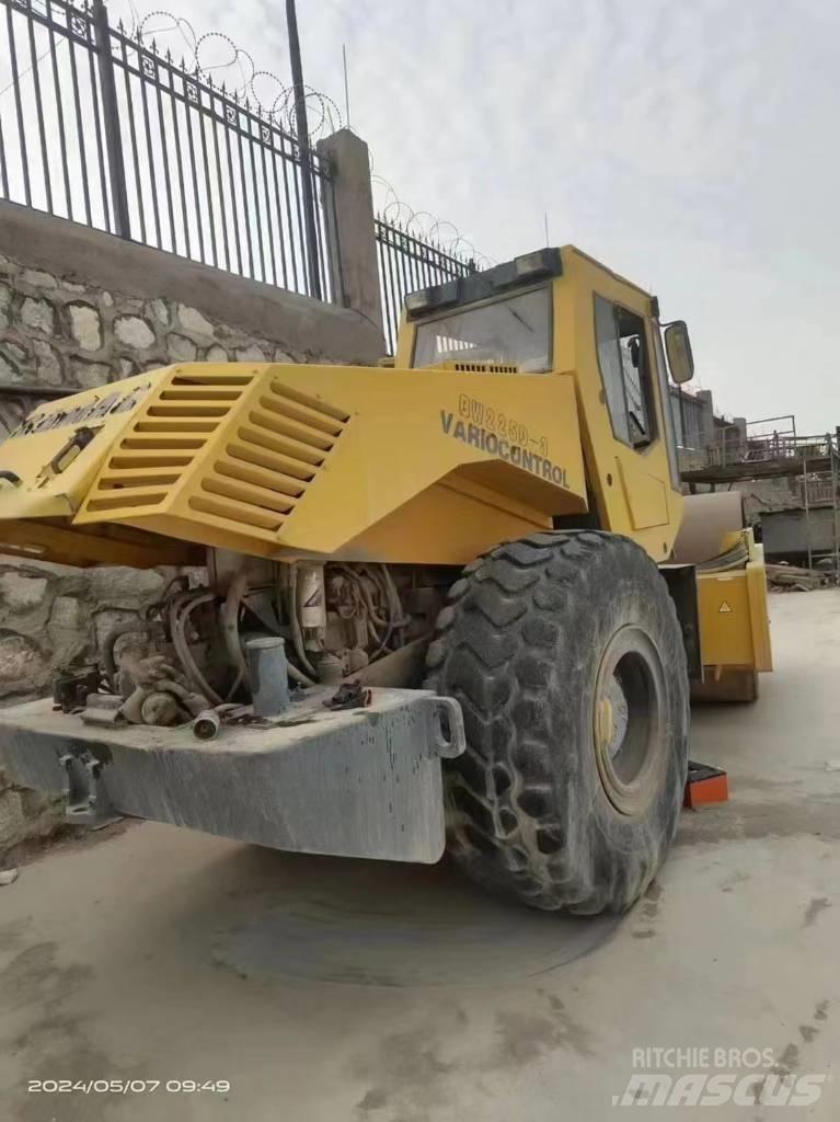 Bomag bw225d-3 Trilrolwalsen
