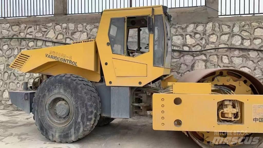 Bomag bw225d-3 Trilrolwalsen