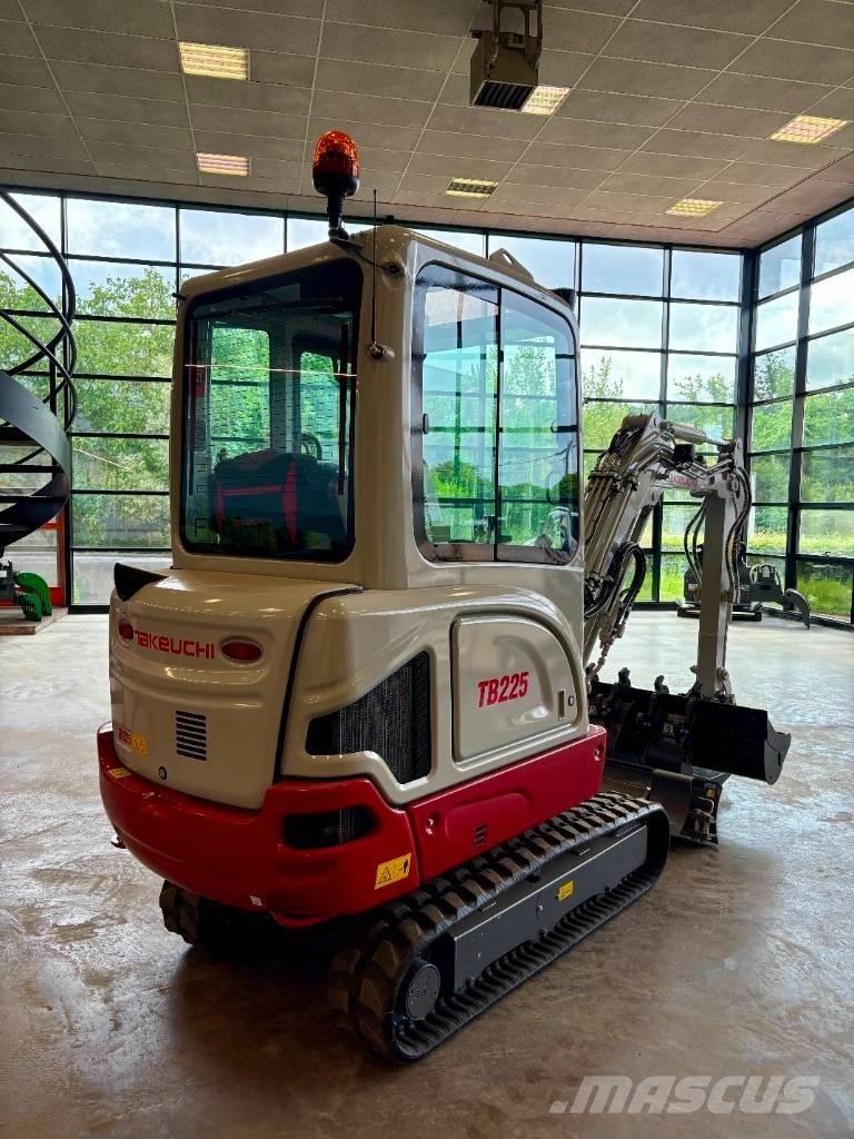Takeuchi TB 225 Minigraafmachines < 7t