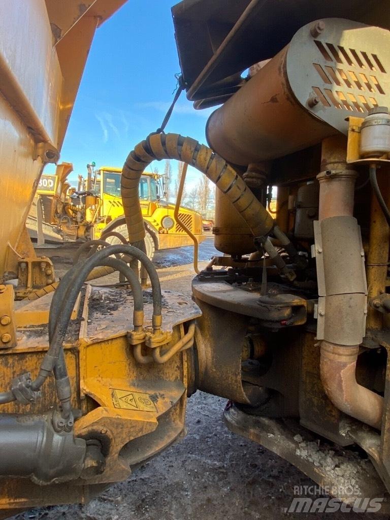 Volvo A 25 D Knik dumptrucks