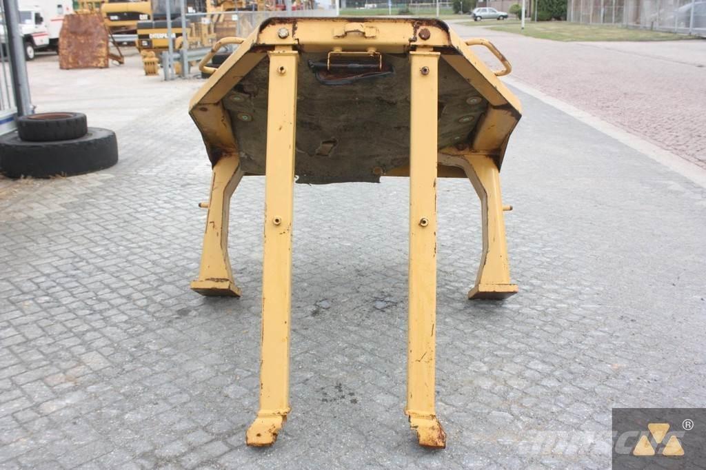 CAT D8N O-rops cab Cabine en interieur