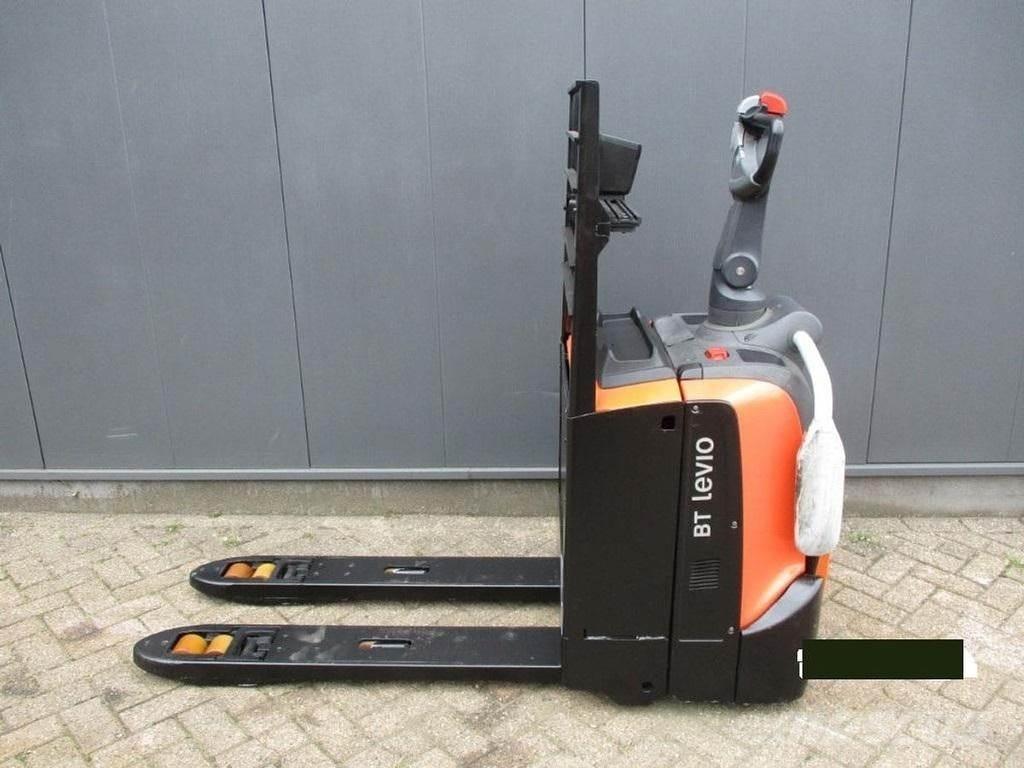 Toyota LPE 200 Pallettruck met meerij platform