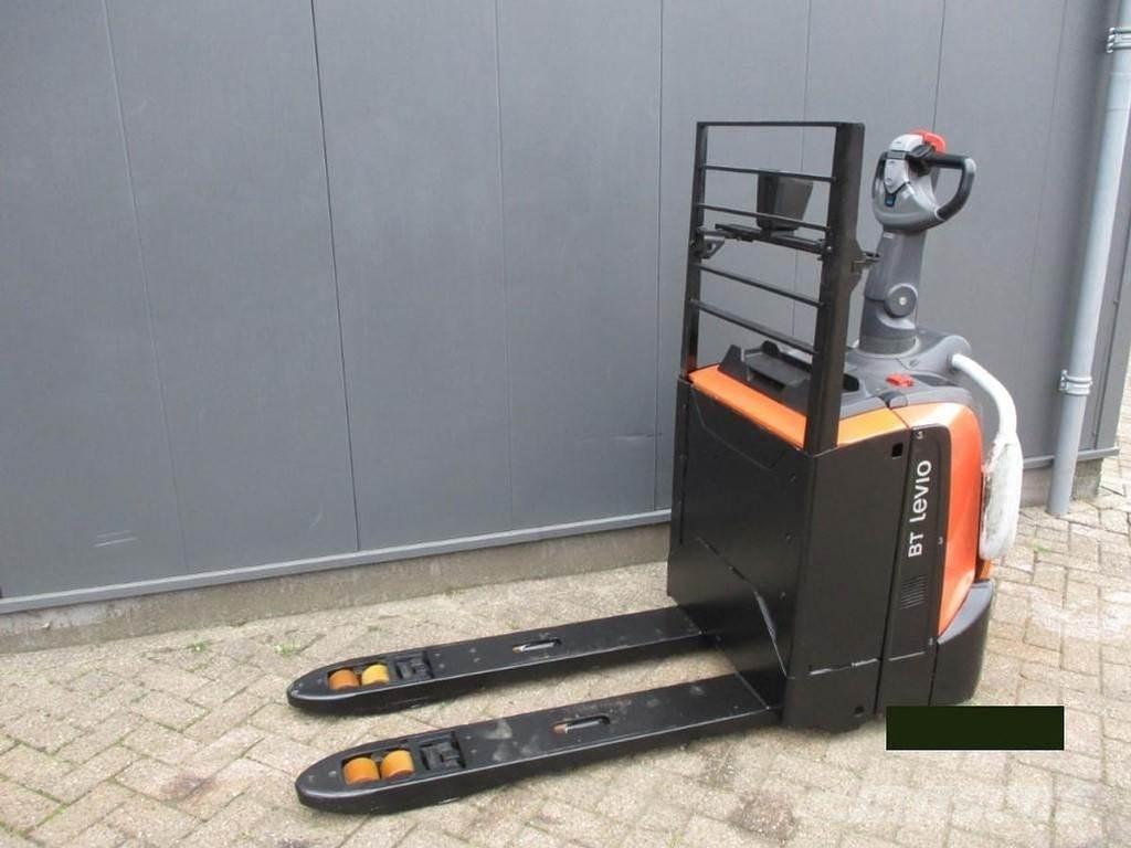 Toyota LPE 200 Pallettruck met meerij platform