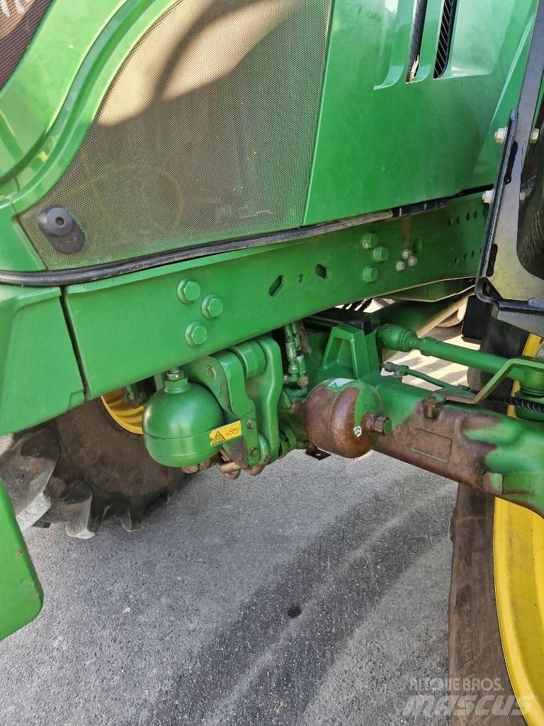 John Deere 6215 R Tractoren