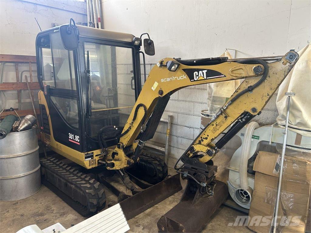 CAT 301.8C Wielgraafmachines