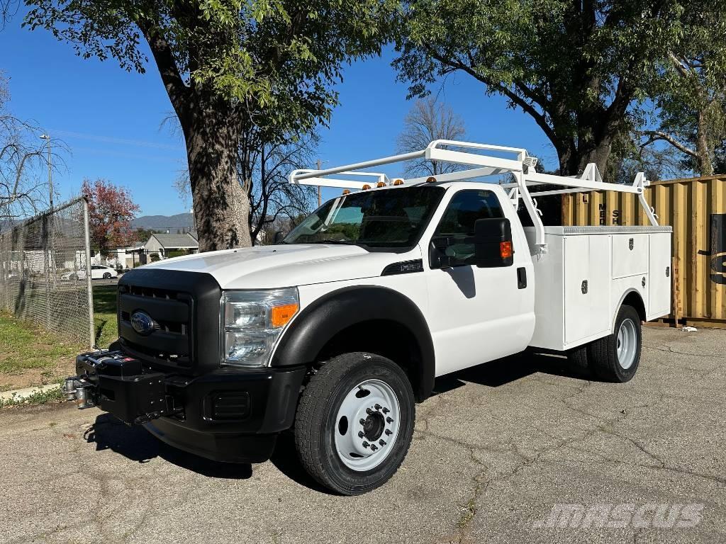 Ford F 550 Bestelwagens met open laadbak