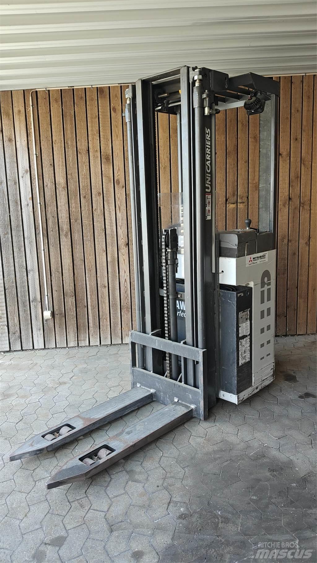 Atlet AJN160 Pallettruck met meerij platform