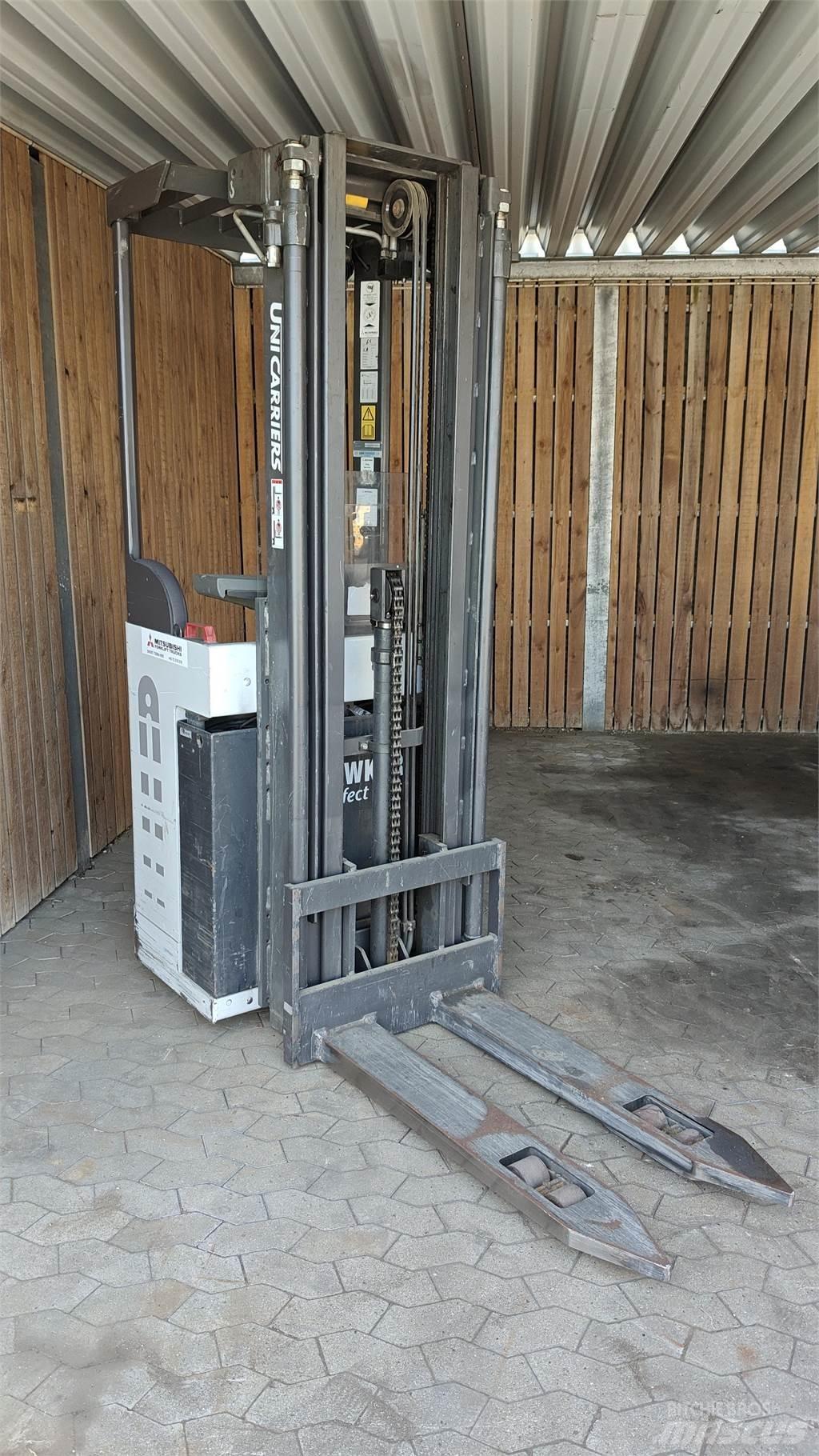 Atlet AJN160 Pallettruck met meerij platform