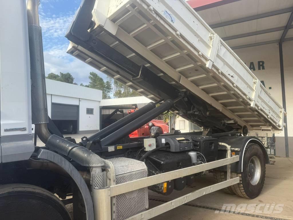 Mercedes-Benz 1833 Vrachtwagen met containersysteem