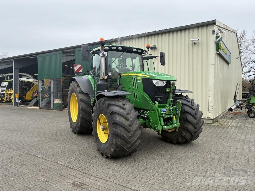 John Deere 6215 R Tractoren