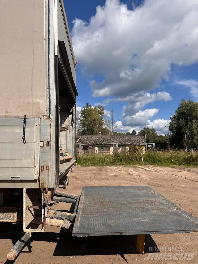 Iveco Stralis AT 190 Vlakke laadvloer met kraan
