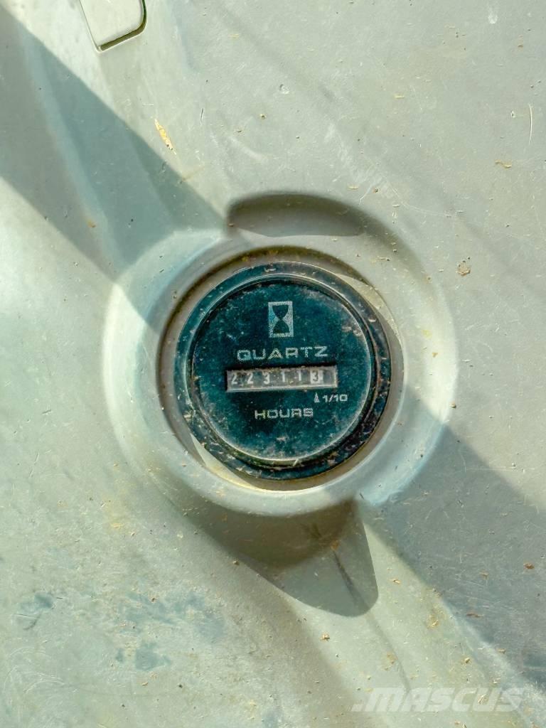 New Holland E 245 B Rupsgraafmachines