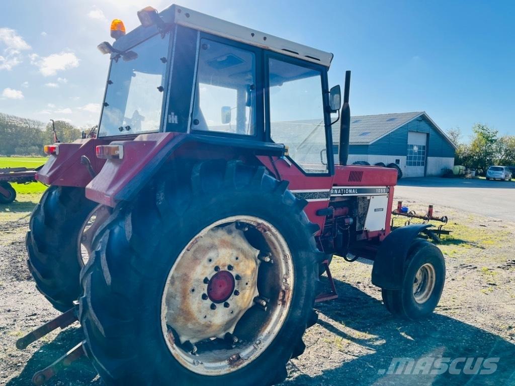 International 1055 Tractoren