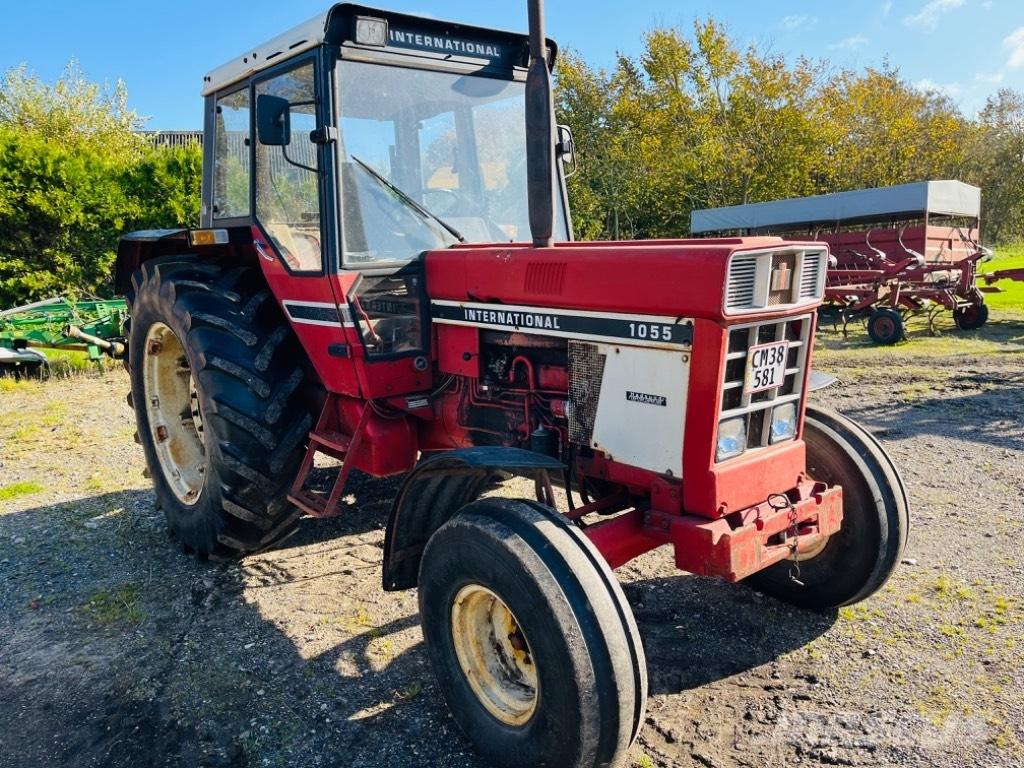 International 1055 Tractoren