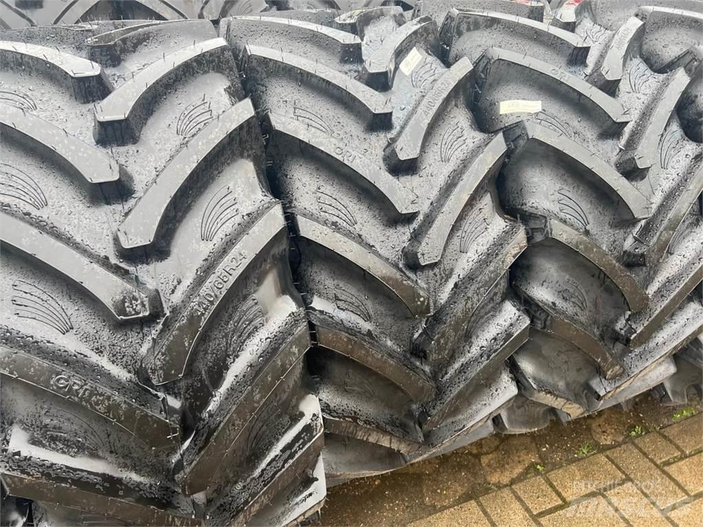  440/65R24 *GRI* Banden, wielen en velgen