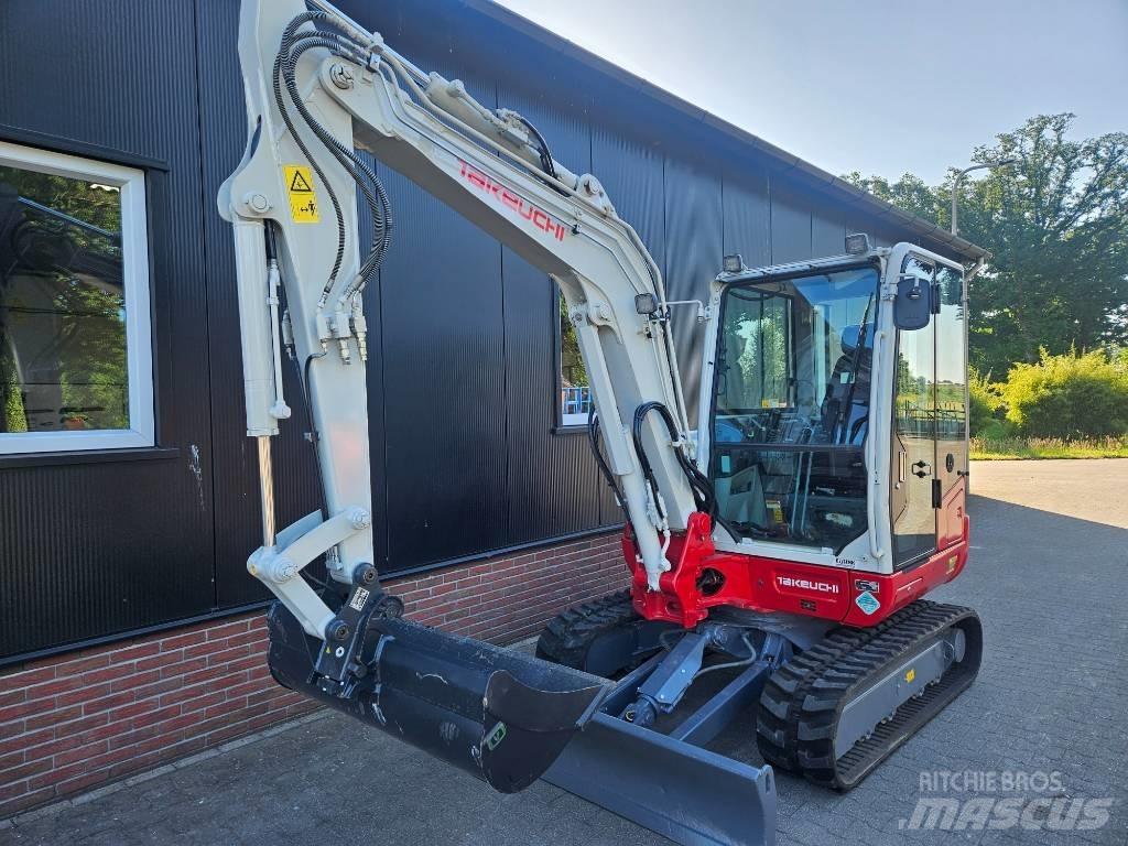 Takeuchi TB 240 Minigraafmachines < 7t