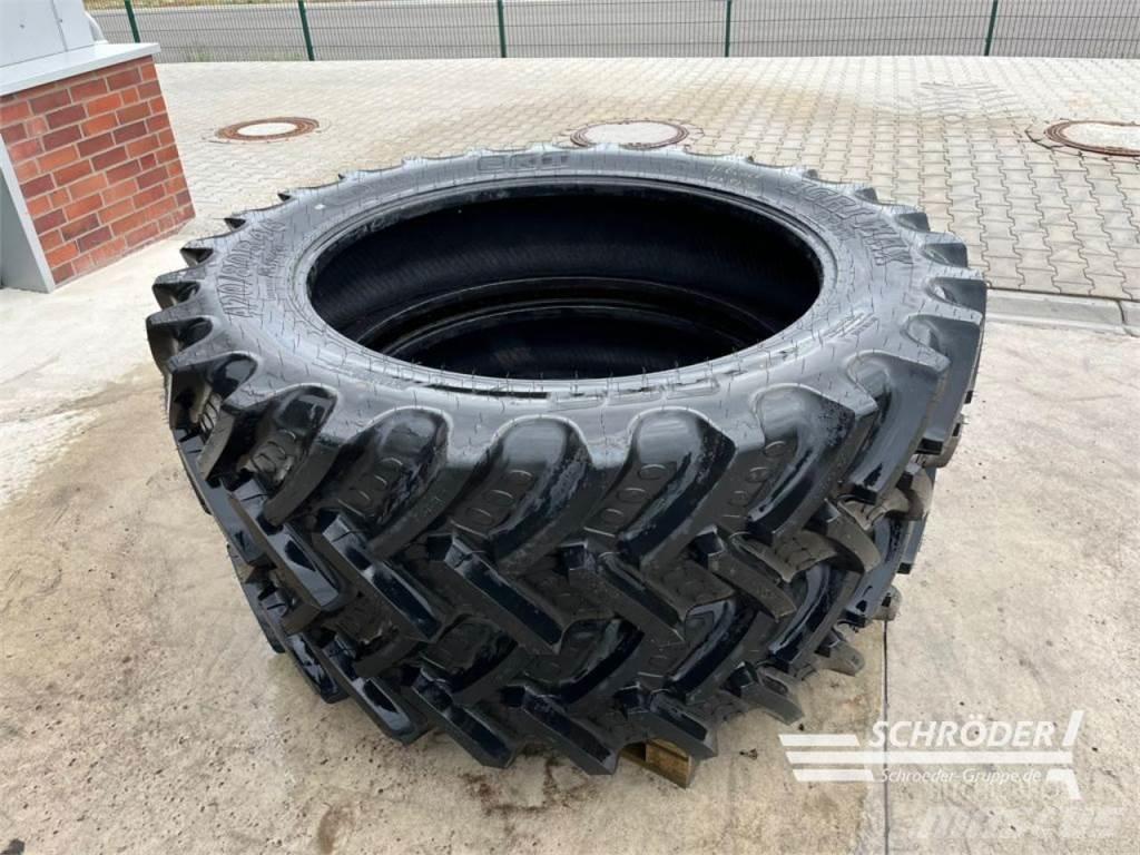 BKT 2X 420/80 R46 Banden, wielen en velgen