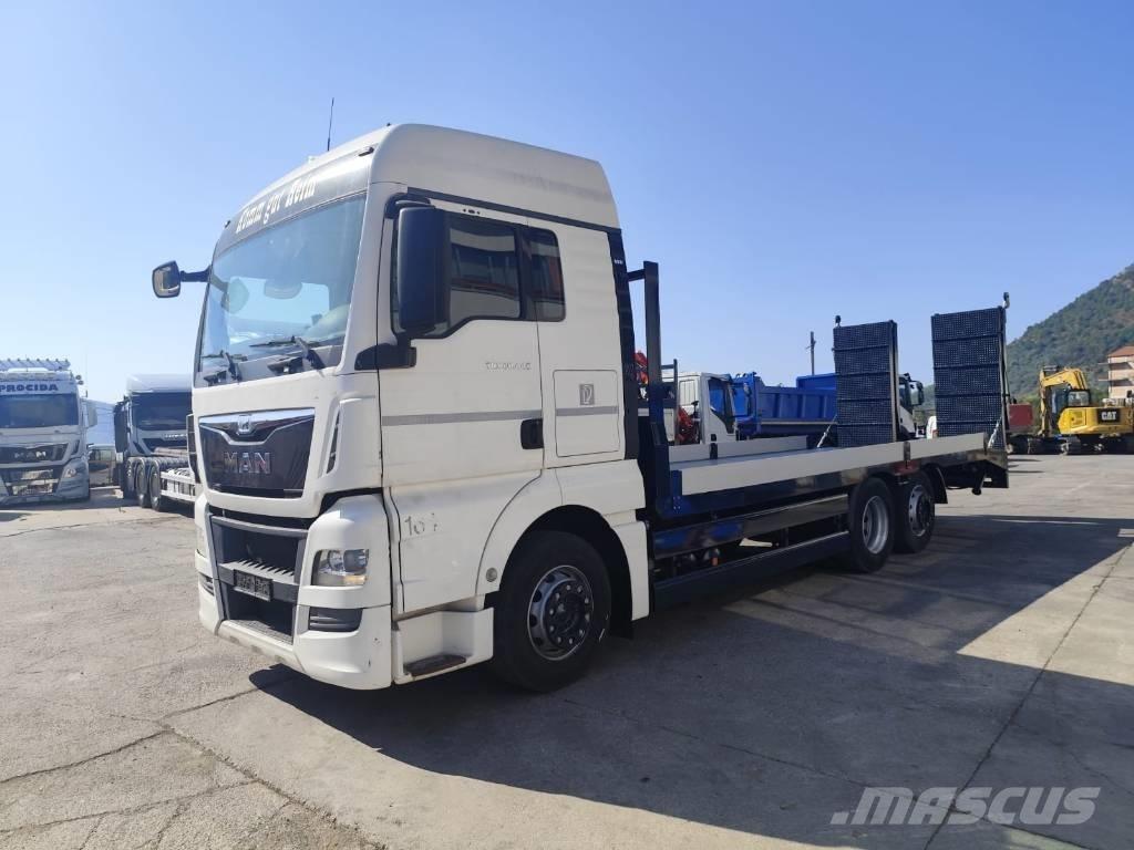 MAN TGX 26.440 Vrachtwagen met vlakke laadvloer en lier