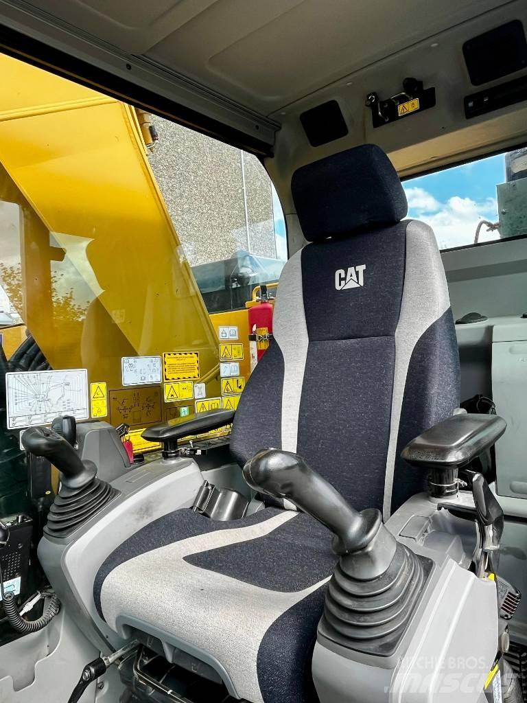 CAT 325 Rupsgraafmachines