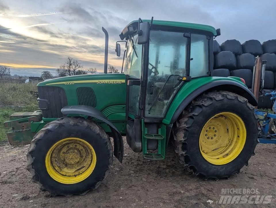 John Deere 6220 SE Tractoren
