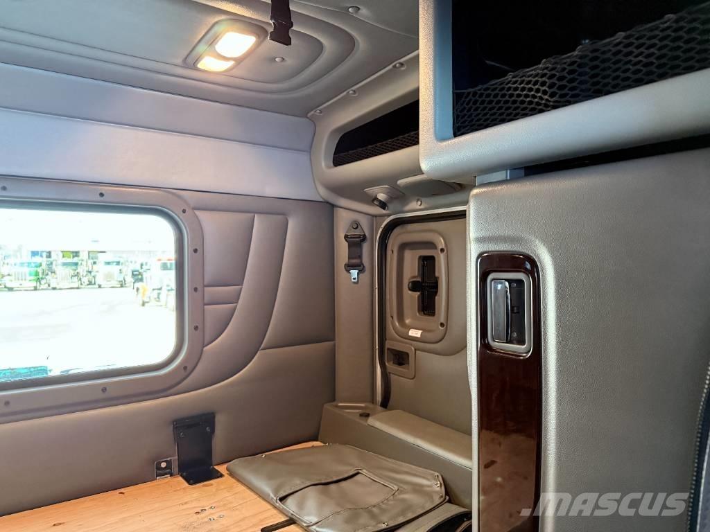 Peterbilt 389 Trekkers