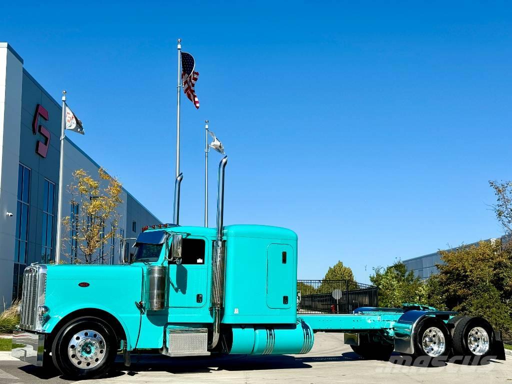 Peterbilt 389 Trekkers
